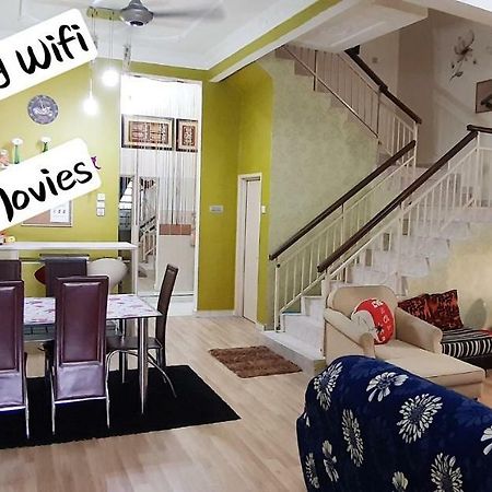 E&A Homestay Klia/ Sepang/ Nilai Esterno foto